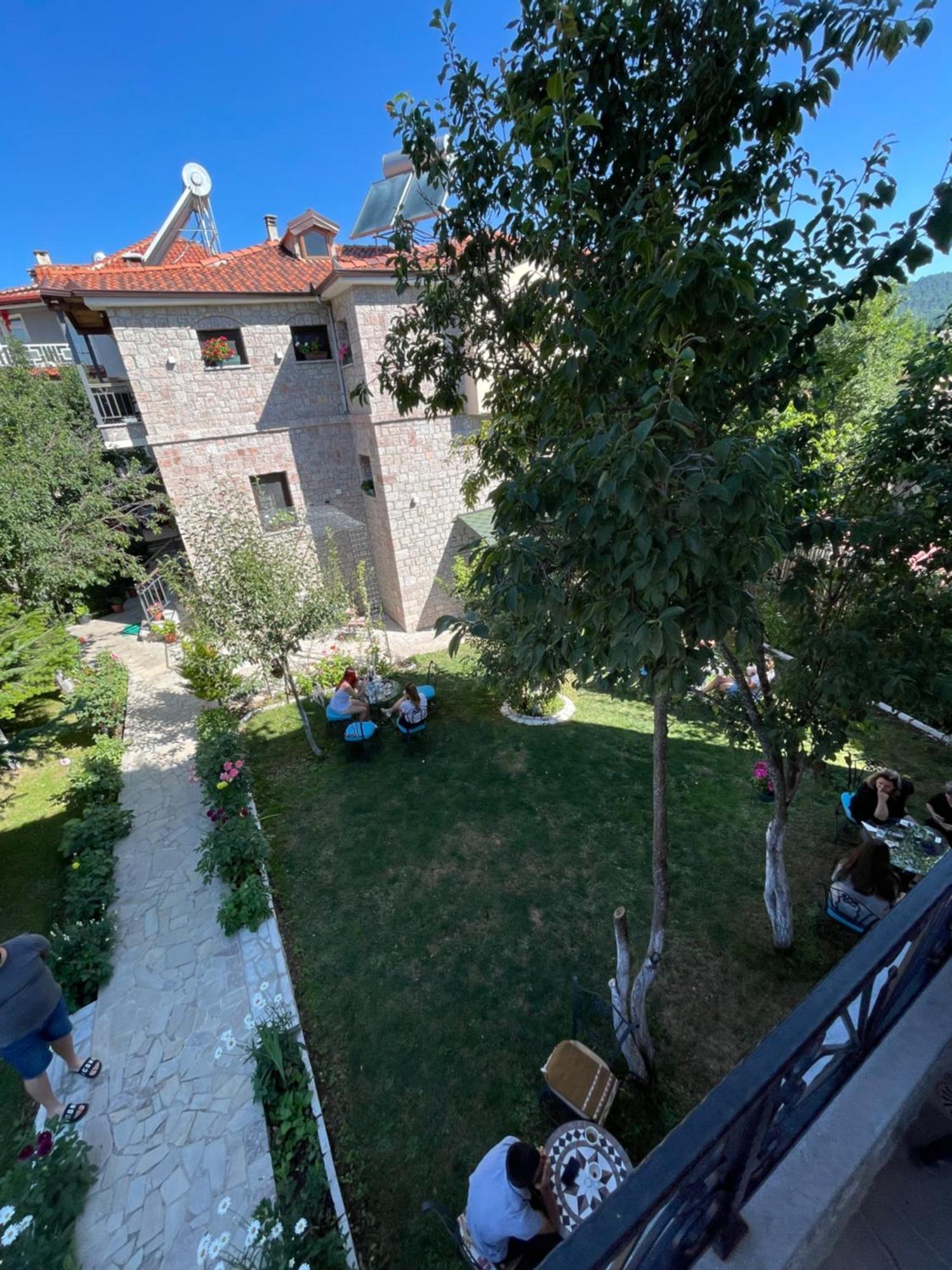 Bujtina Liana Voskopoje Hotel Exterior photo